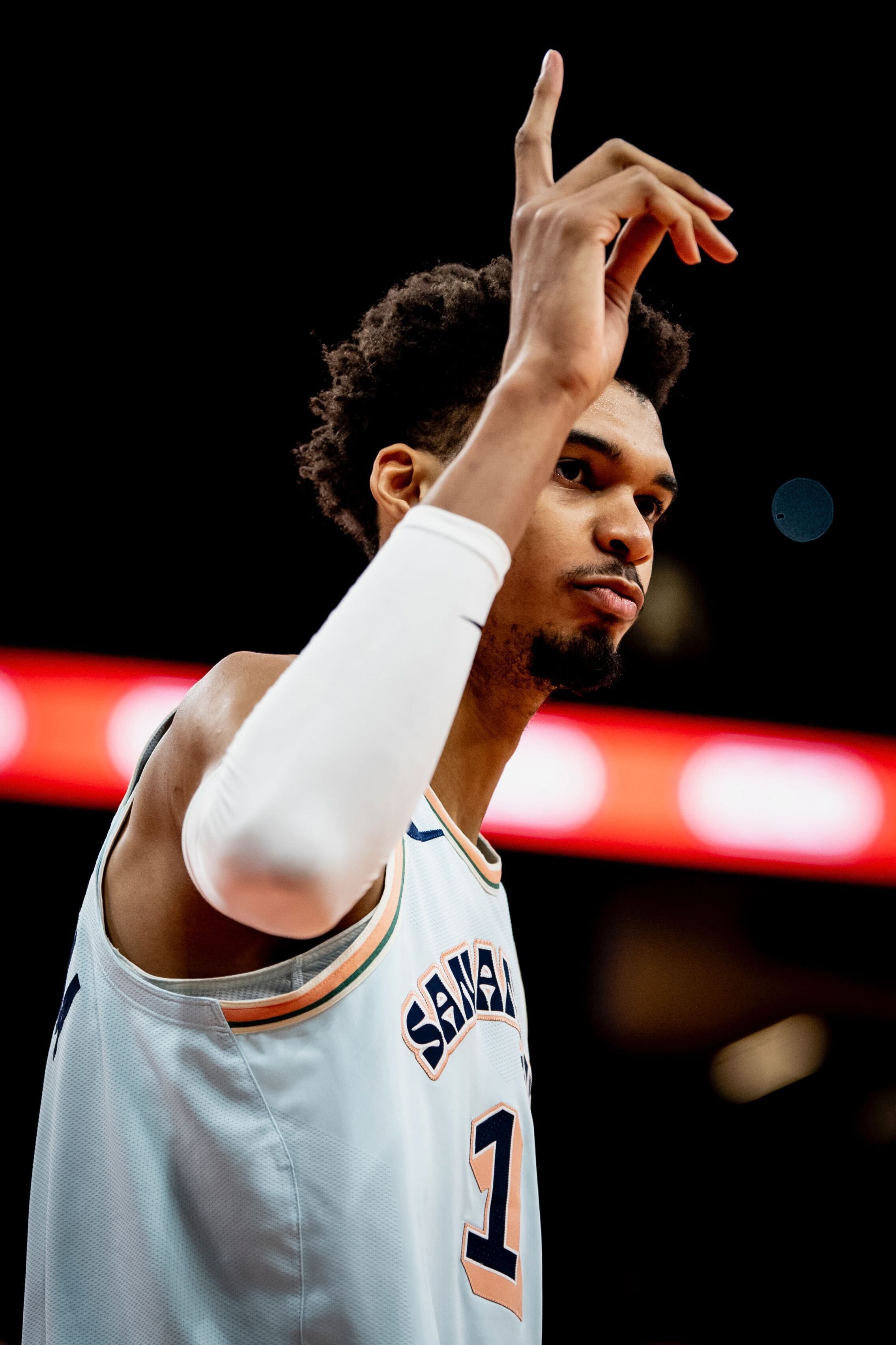  内马尔在加拿大队比赛中爆冷，出色防守引发热议！