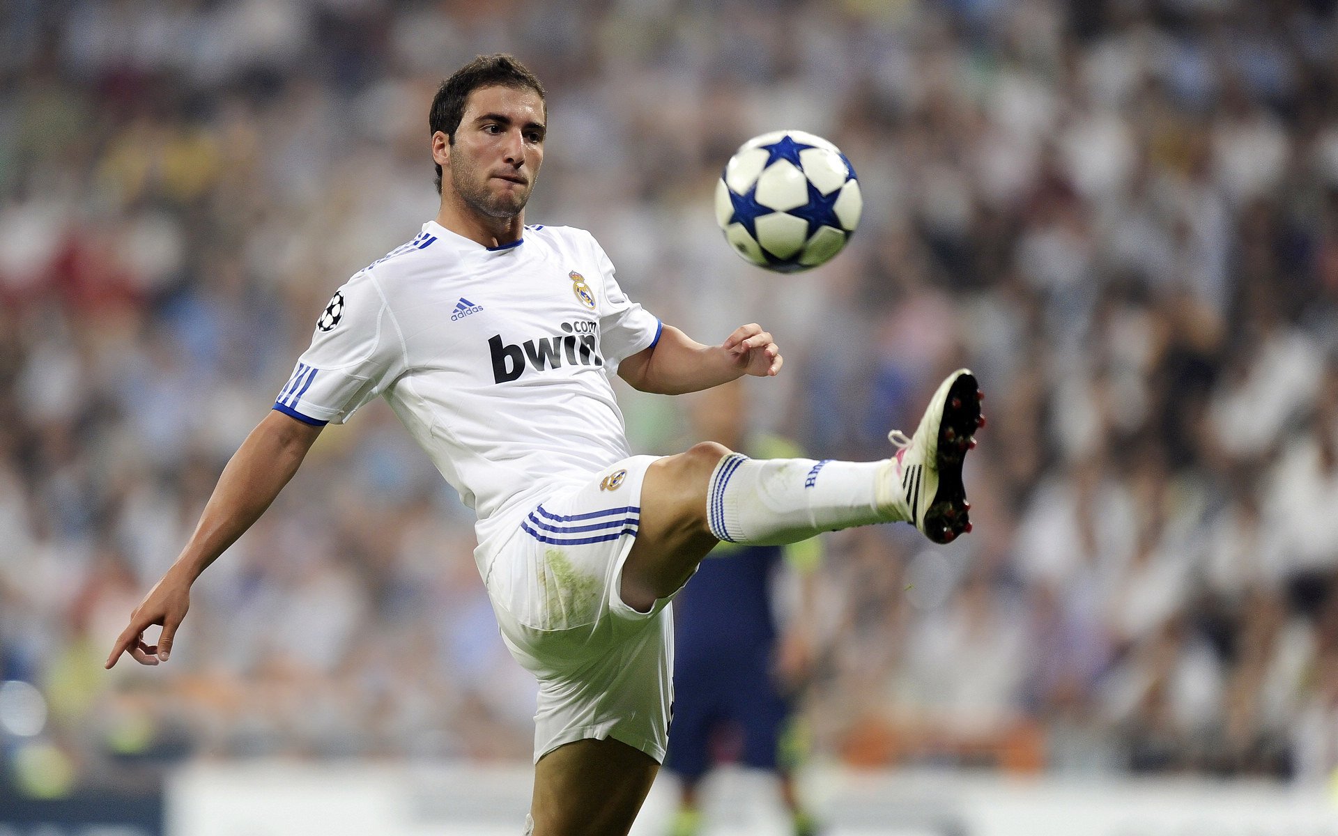 詹姆斯状态火爆，WTT大满贯抢七大战对阵热刺，费城76人力争逆转